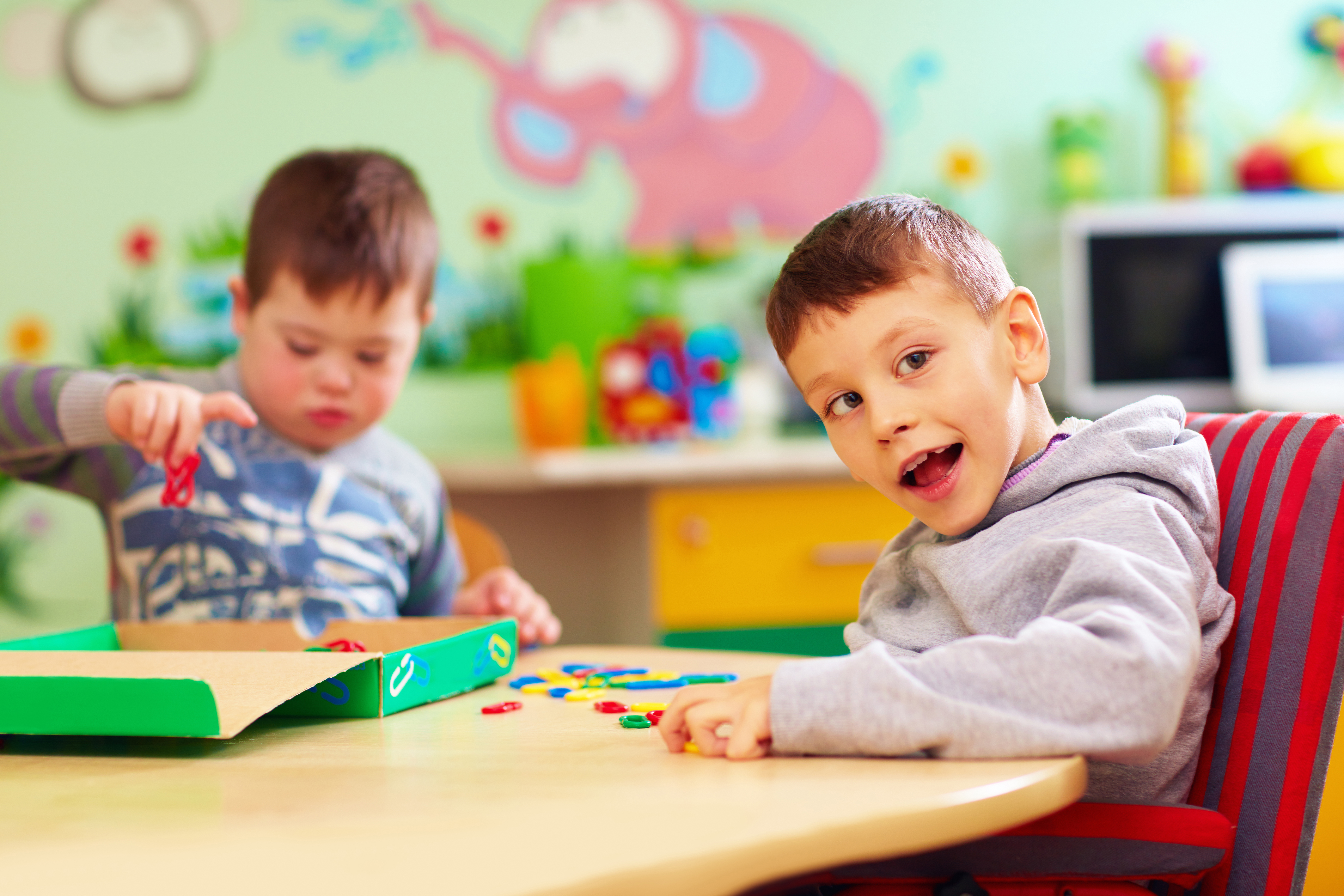 enfants atelier ecole iStock-858352594